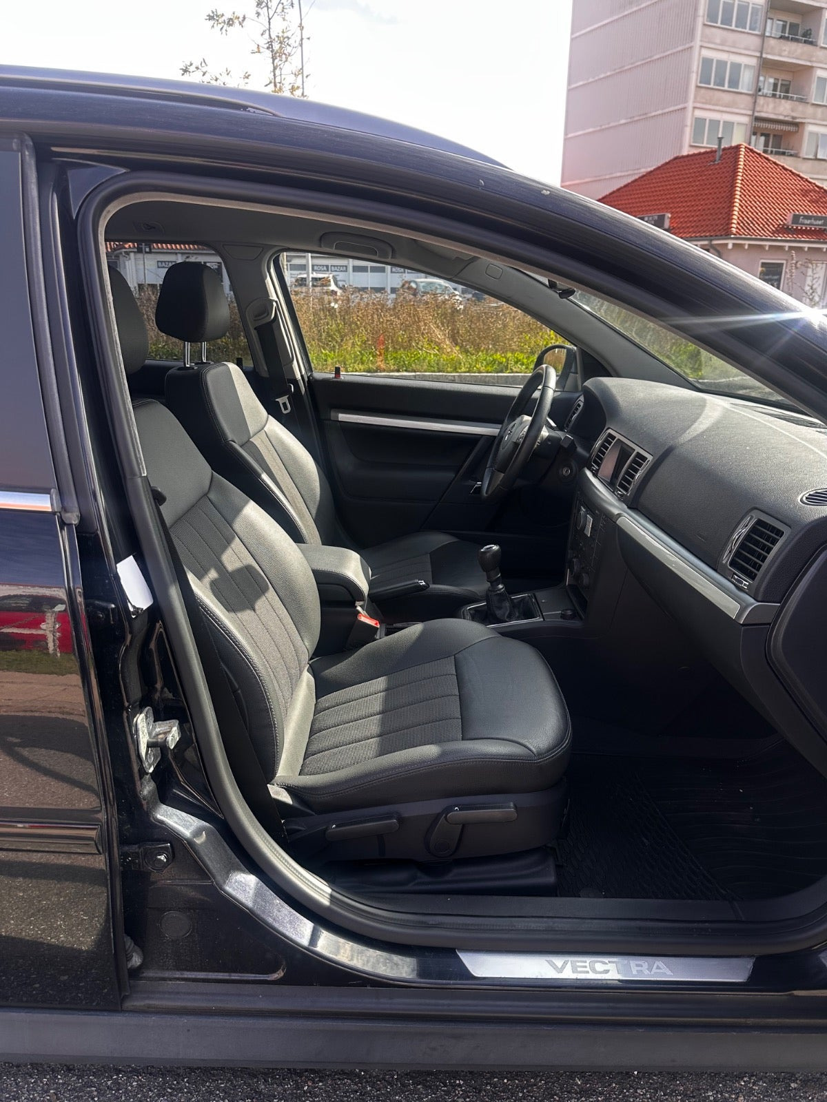 Sort Opel Vectra fra 2008