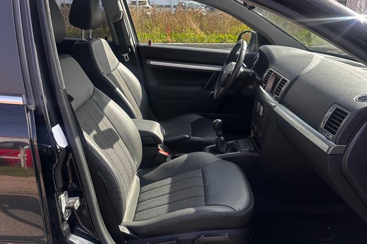 Sort Opel Vectra fra 2008