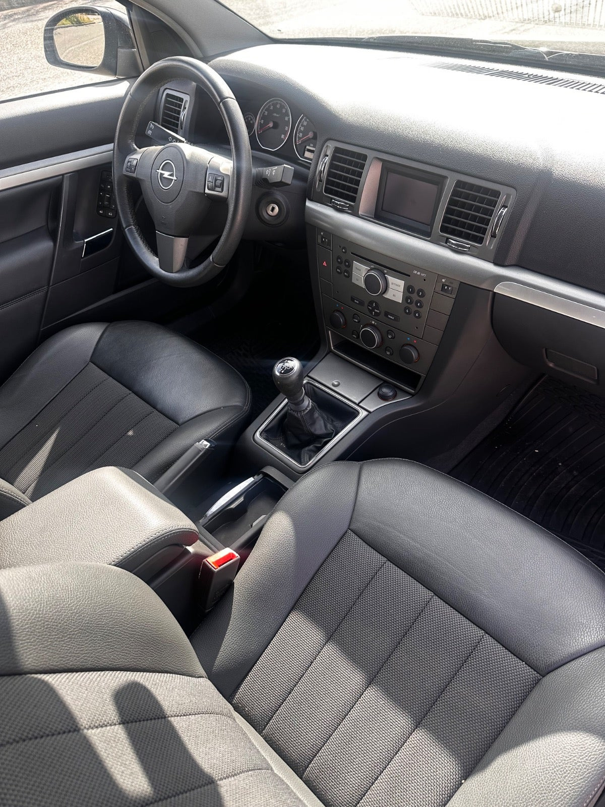 Sort Opel Vectra fra 2008