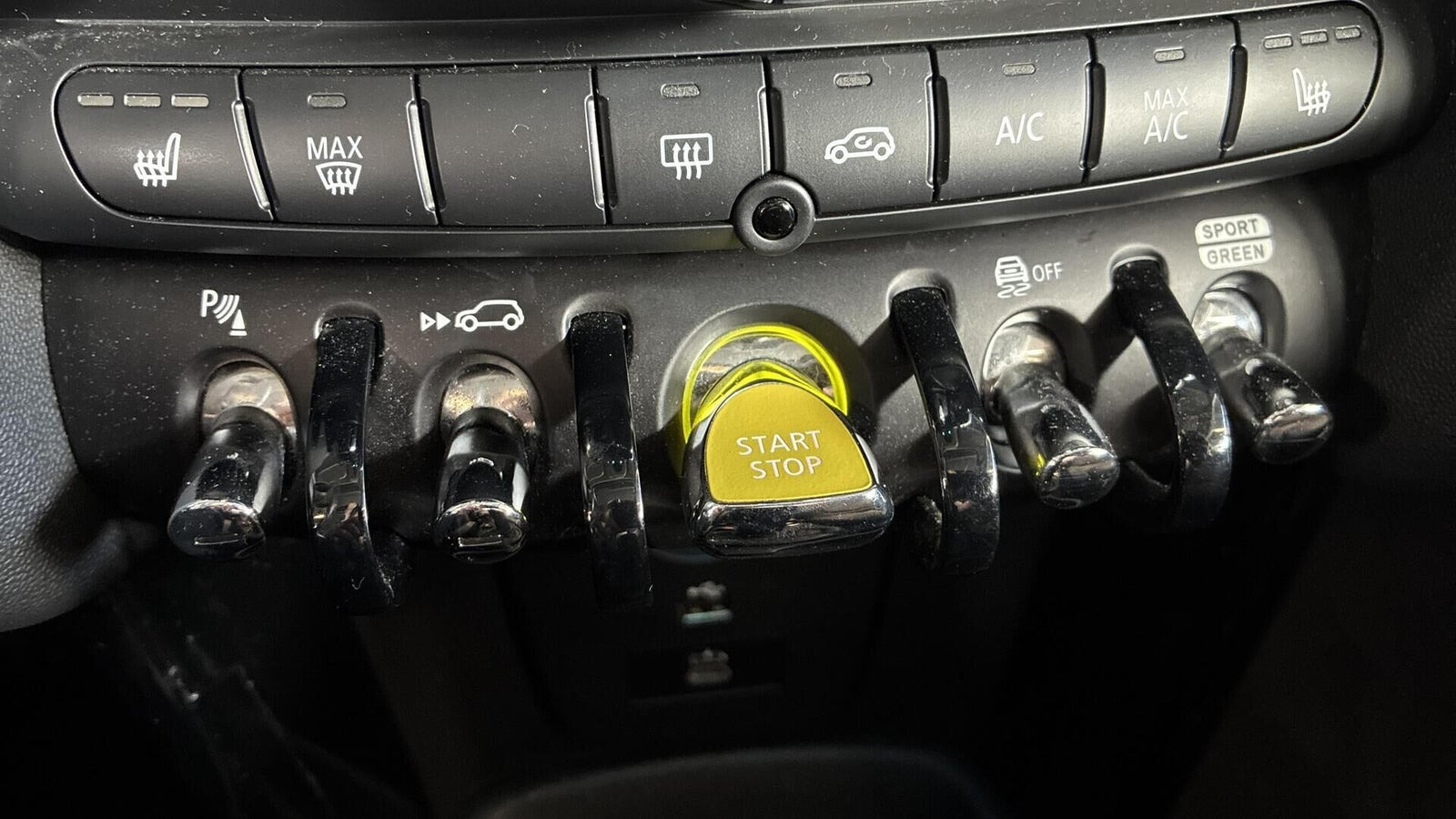 Sort Mini Cooper SE fra 2023