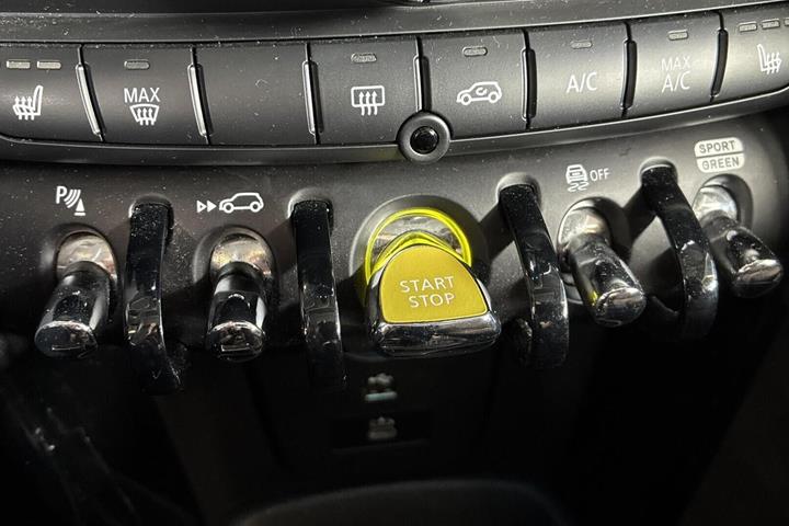 Sort Mini Cooper SE fra 2023