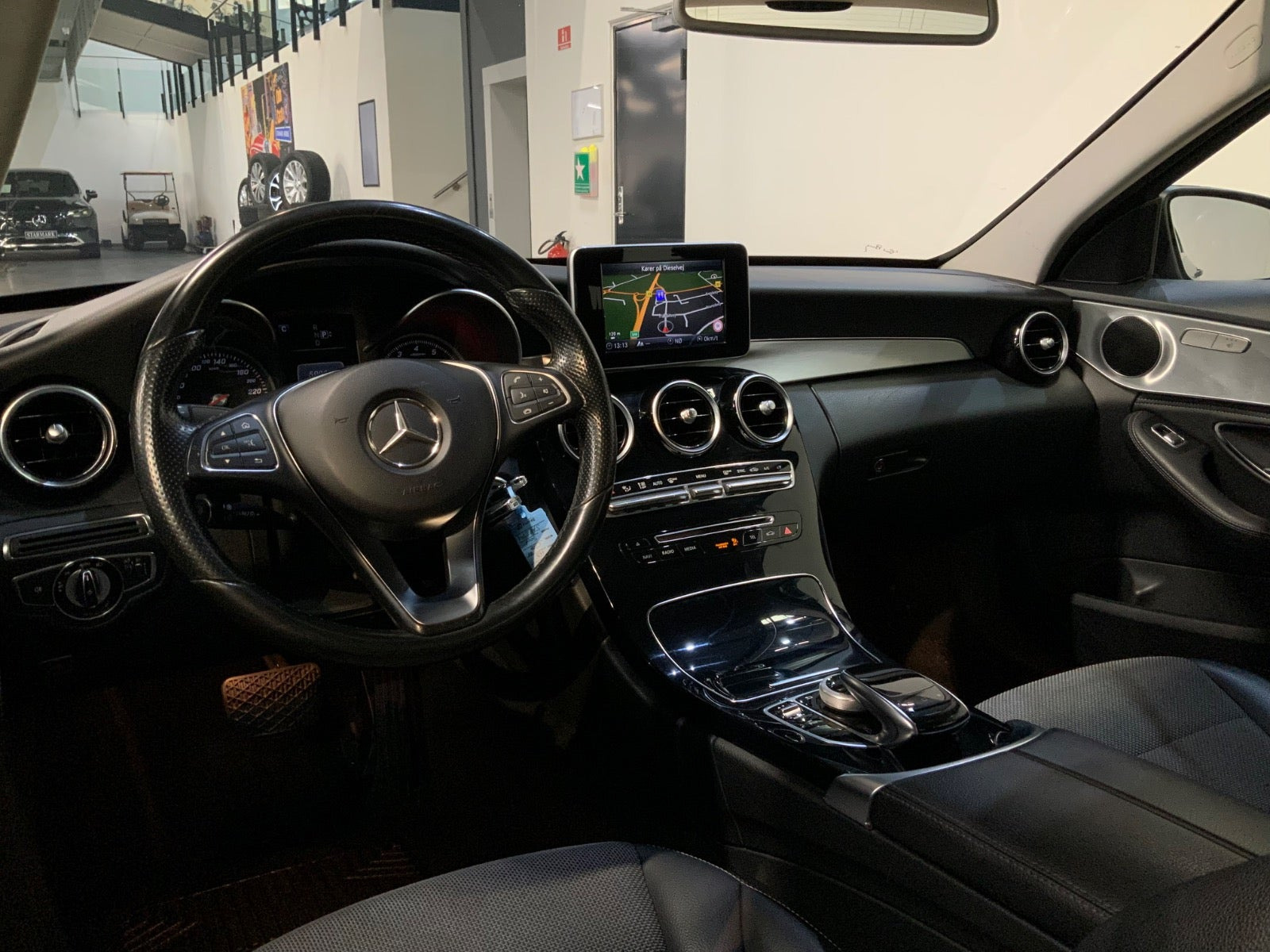 Sort Mercedes C200 fra 2014