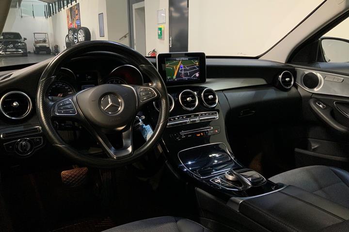 Sort Mercedes C200 fra 2014