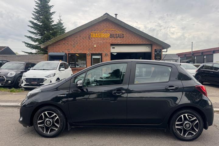 undefined Toyota Yaris fra 2015