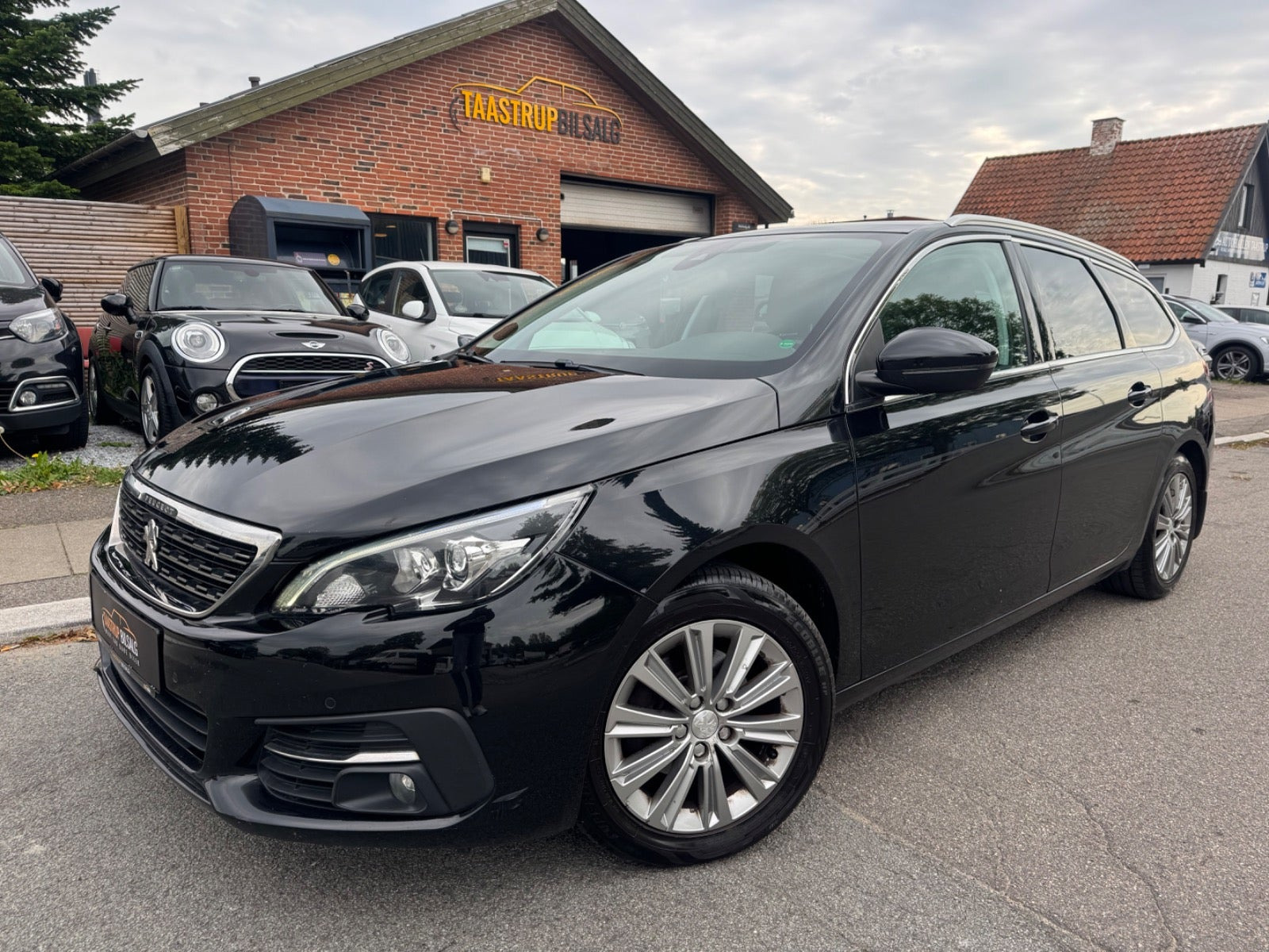 Peugeot 308 1,6 BlueHDi 120 Allure Sky SW
