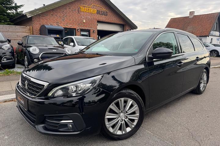 undefined Peugeot 308 fra 2018 set udefra