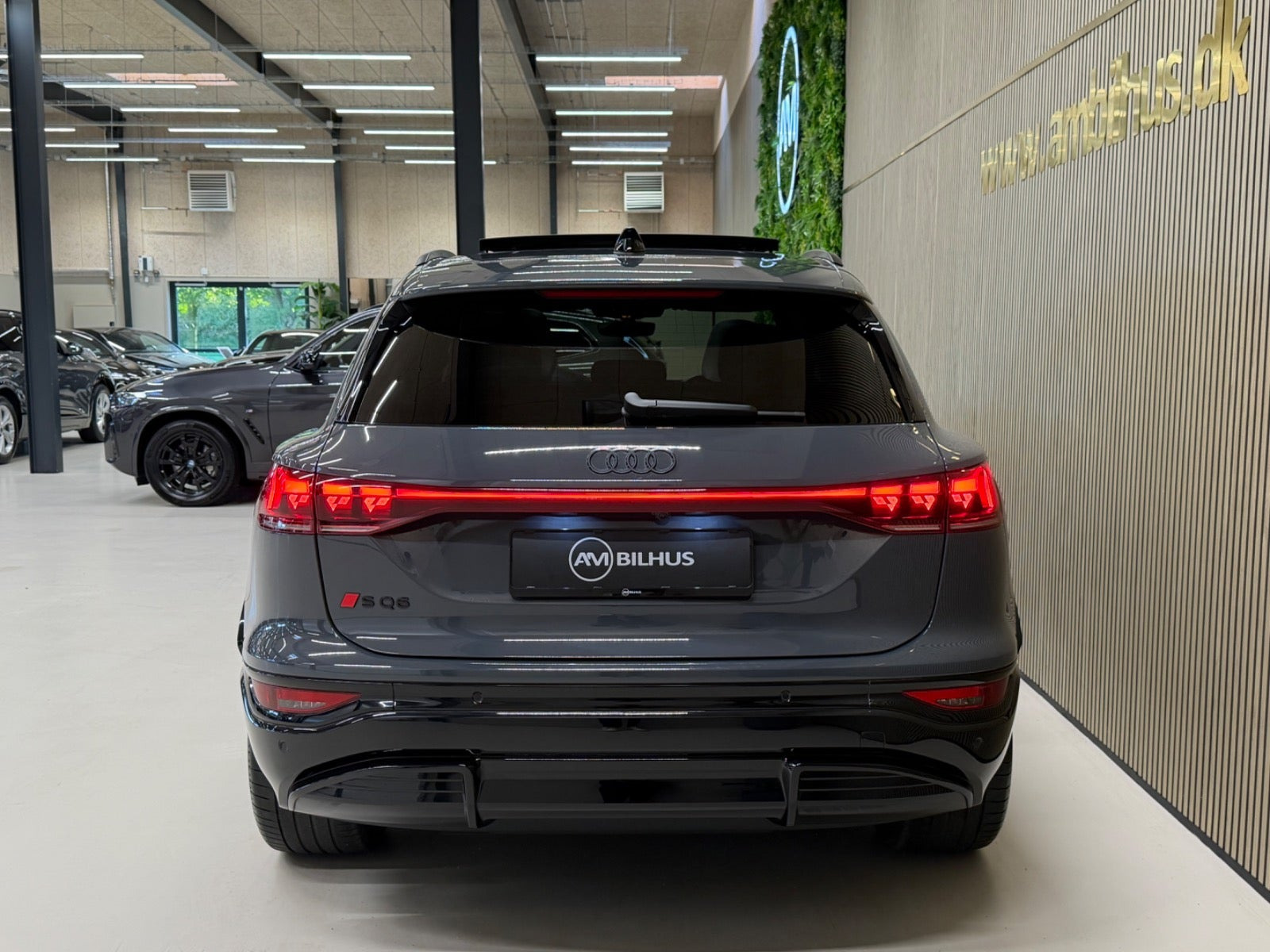 Grå Audi SQ6 e-tron fra 2024