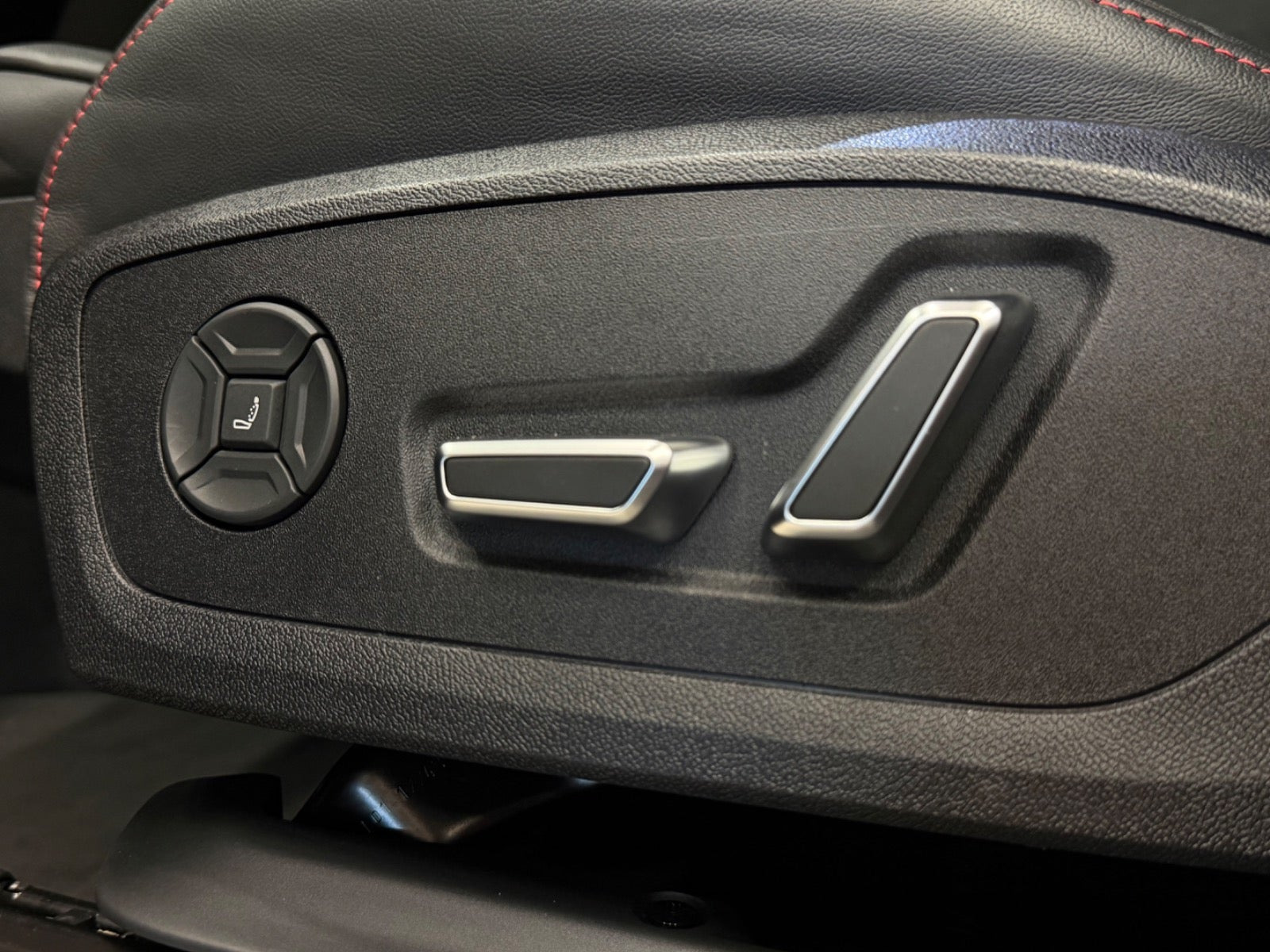 Grå Audi SQ6 e-tron fra 2024