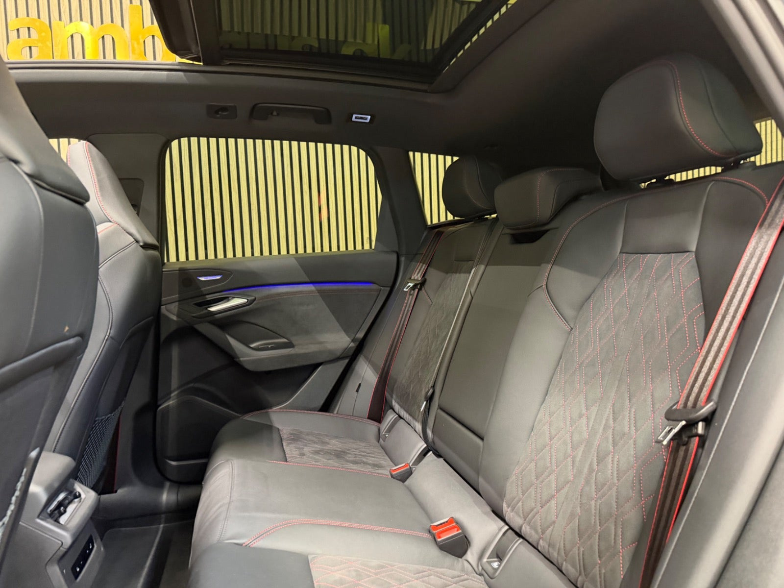 Grå Audi SQ6 e-tron fra 2024