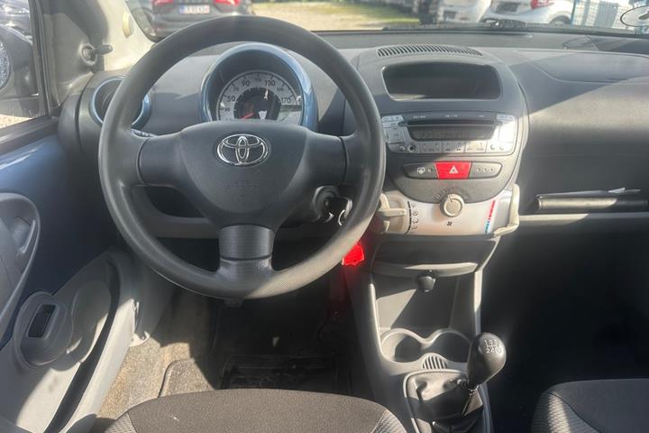 Blå Toyota Aygo fra 2008