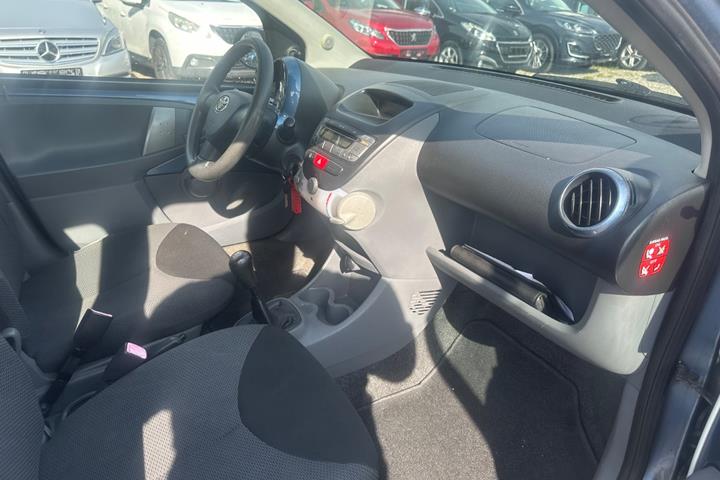 Blå Toyota Aygo fra 2008
