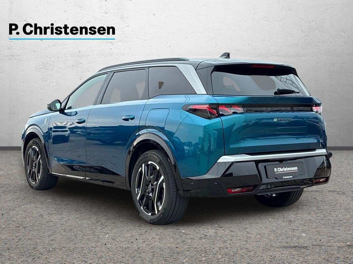 Blå Peugeot e-5008 fra 2025