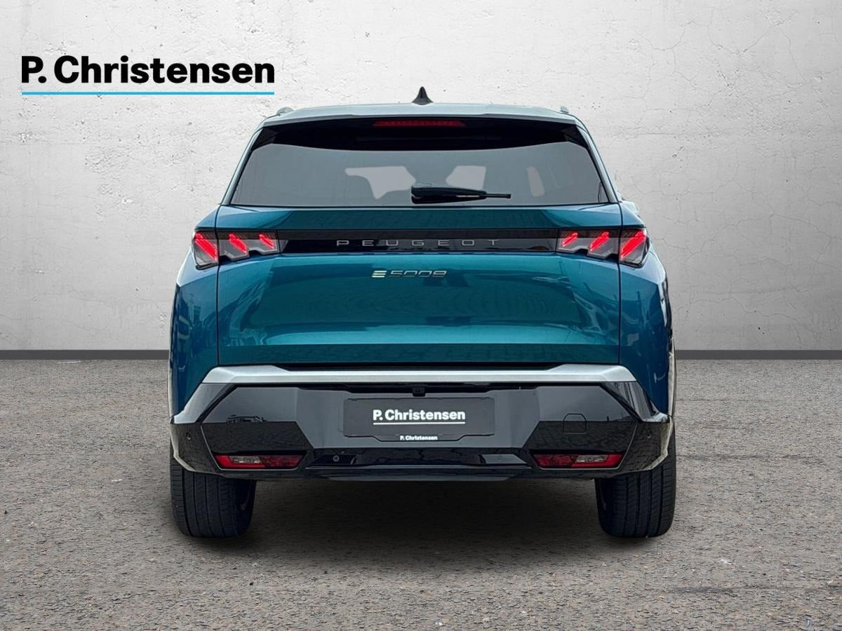 Blå Peugeot e-5008 fra 2025