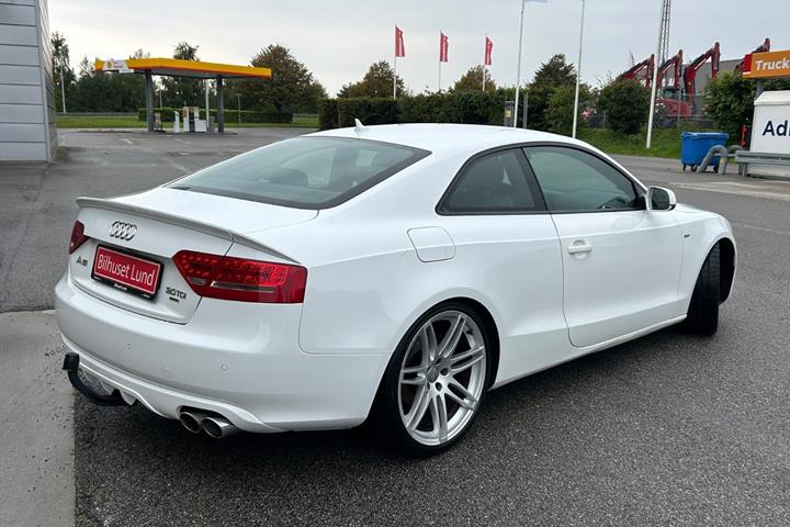 Hvid Audi A5 fra 2010
