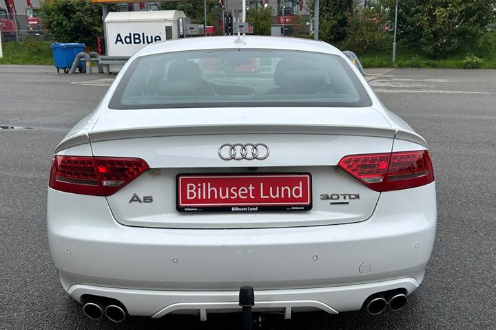 Hvid Audi A5 fra 2010