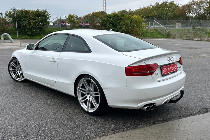 Hvid Audi A5 fra 2010