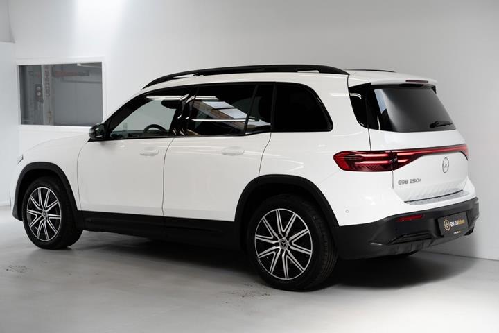 undefined Mercedes EQB250+ fra 2025