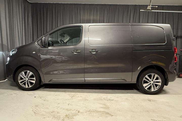 Grå Peugeot Expert fra 2021