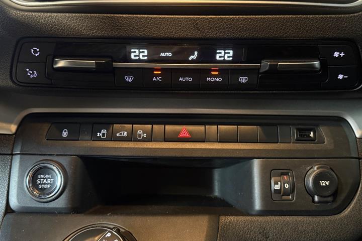 Grå Peugeot Expert fra 2021