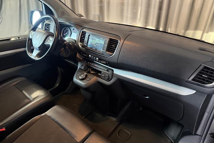 Grå Peugeot Expert fra 2021