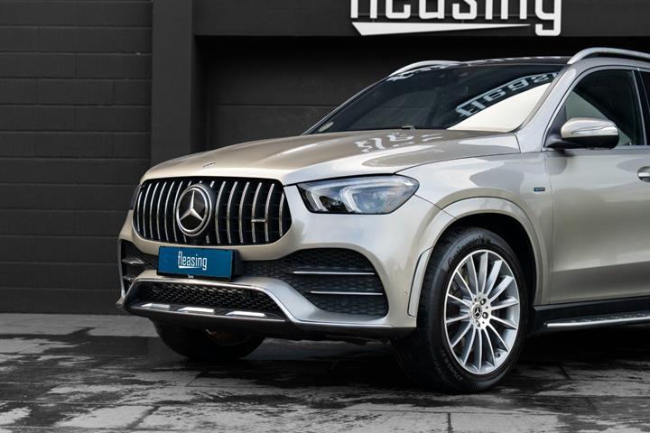 Sølv Mercedes GLE350 de fra 2020