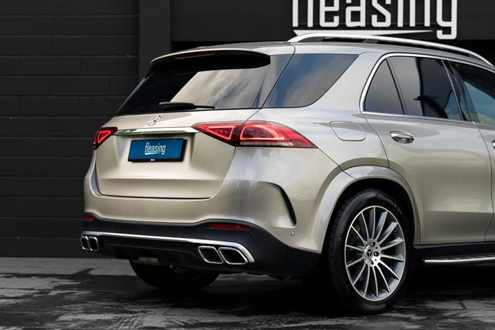 Sølv Mercedes GLE350 de fra 2020