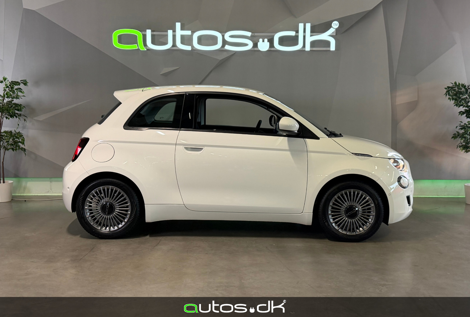 Hvid Fiat 500e fra 2023