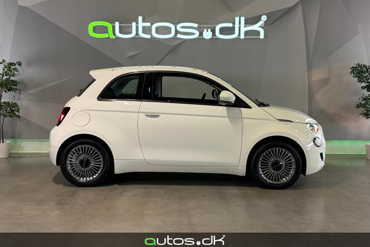 Hvid Fiat 500e fra 2023