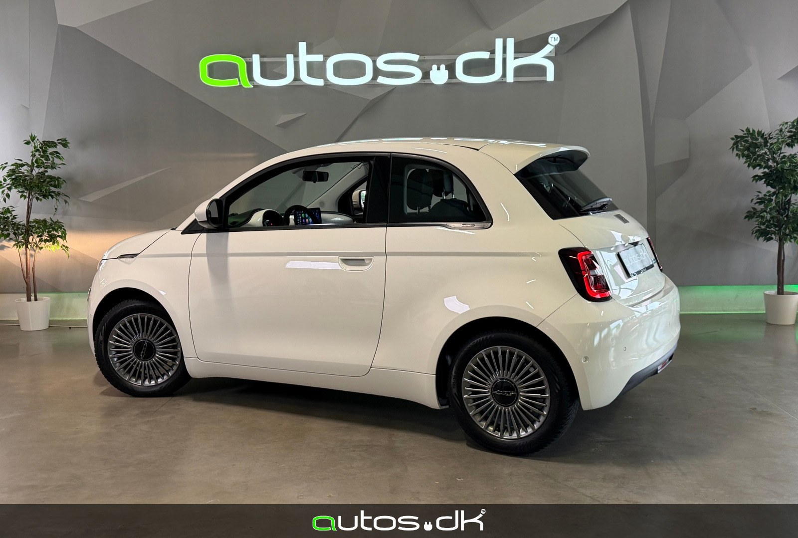 Hvid Fiat 500e fra 2023