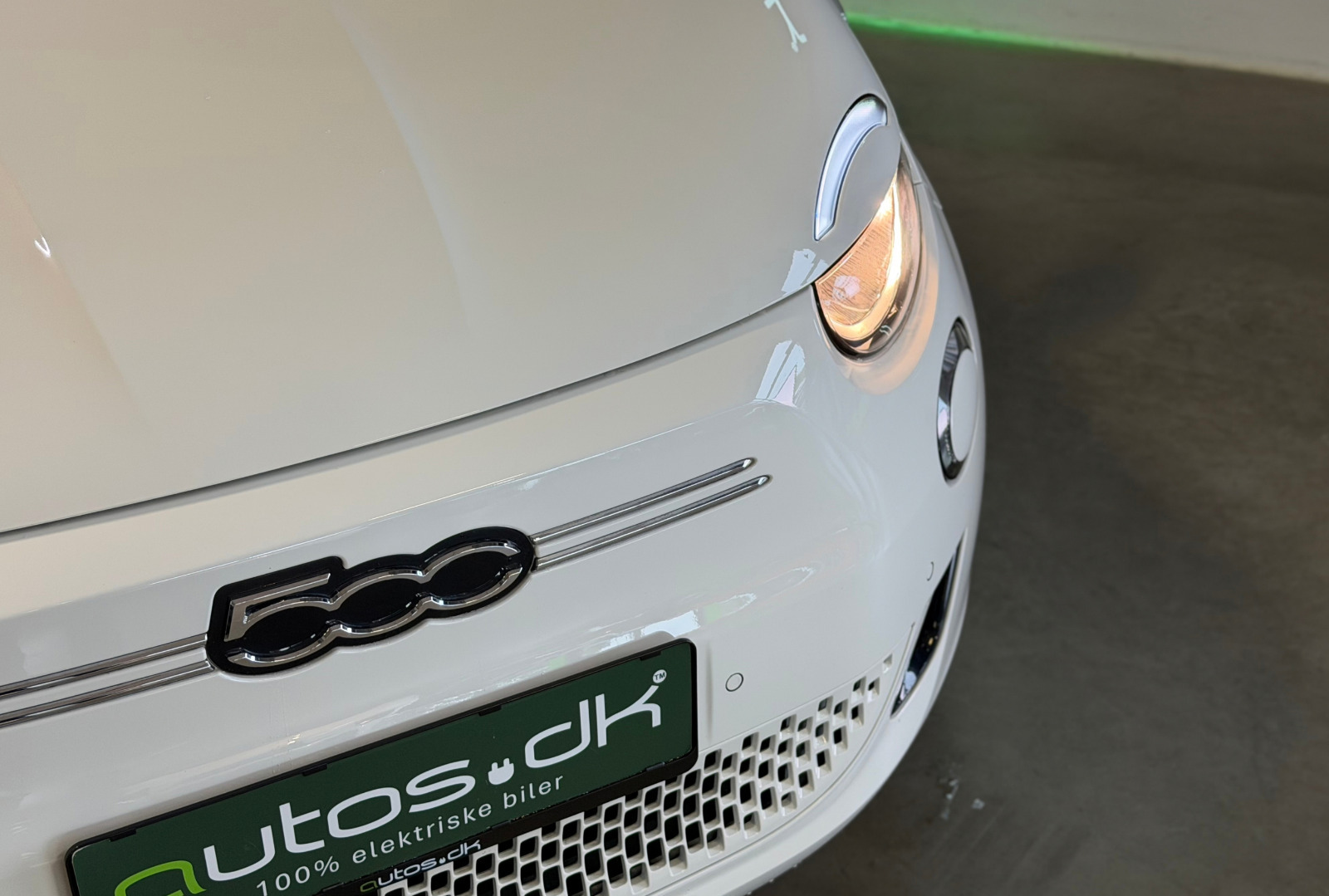 Hvid Fiat 500e fra 2023