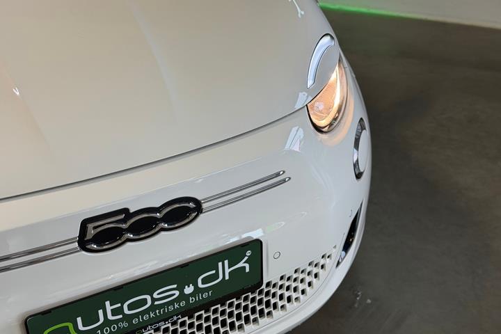 Hvid Fiat 500e fra 2023