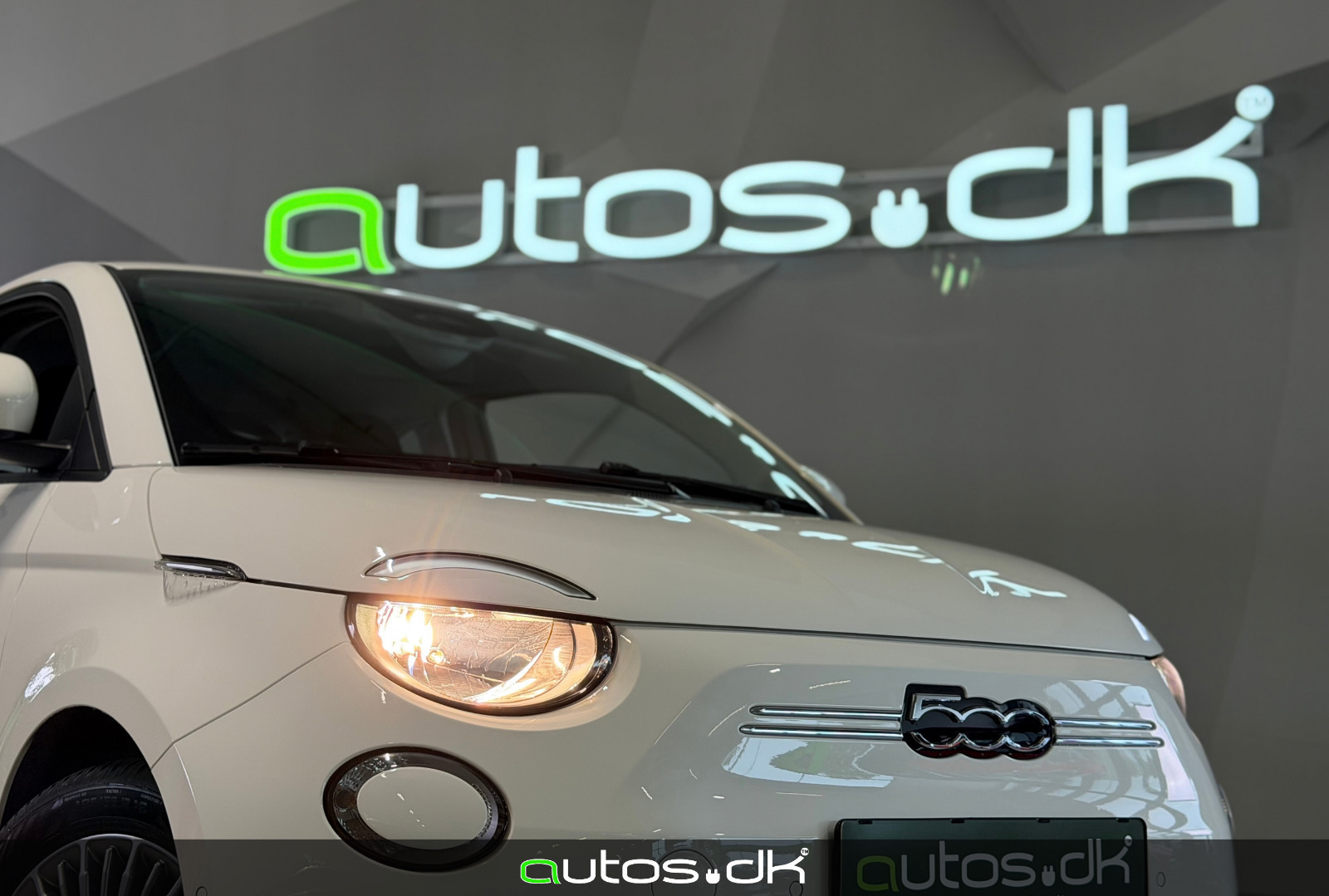 Hvid Fiat 500e fra 2023
