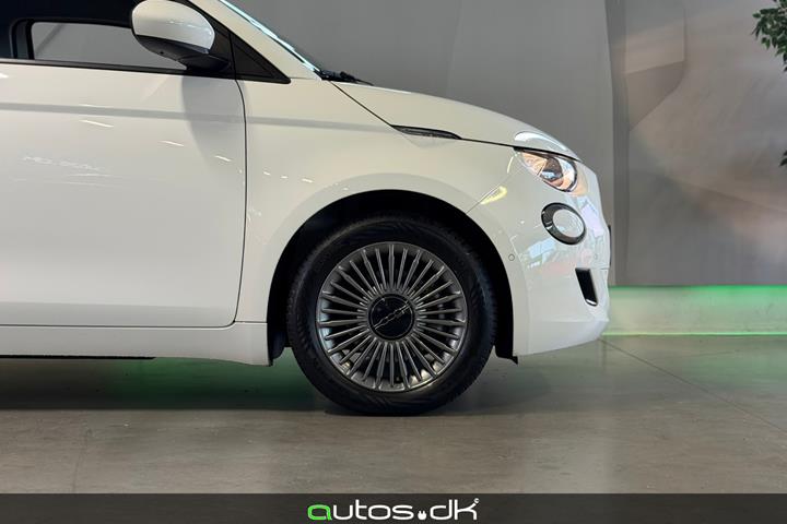 Hvid Fiat 500e fra 2023