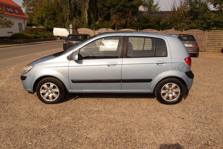 Blå Hyundai Getz fra 2008 set udefra