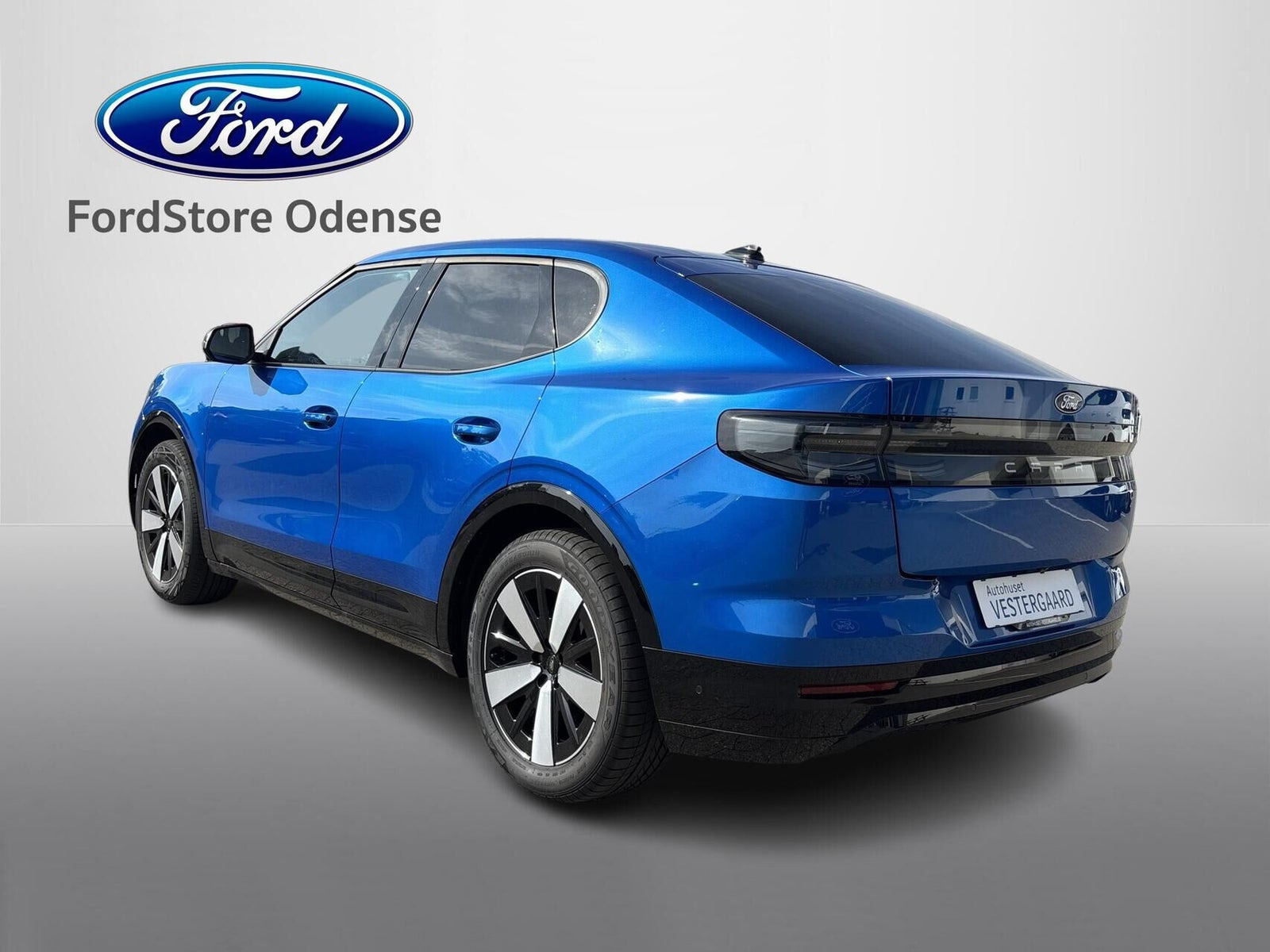 Blå Ford Capri fra 2024