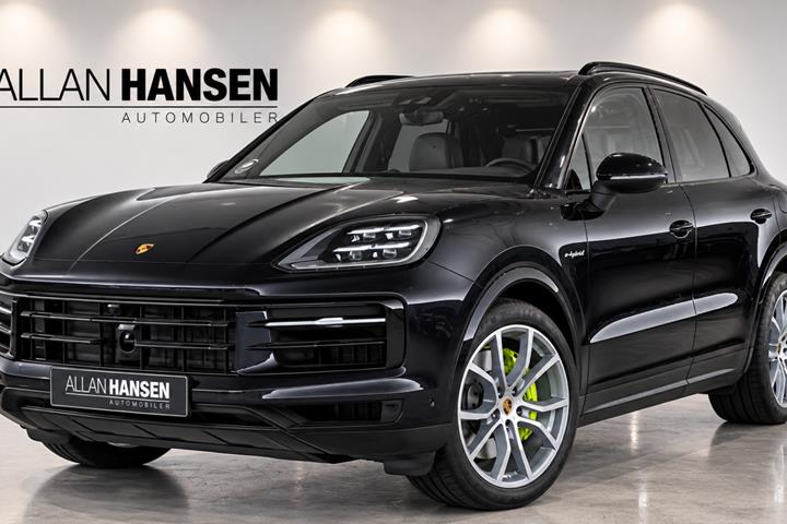 Sort Porsche Cayenne fra 2024