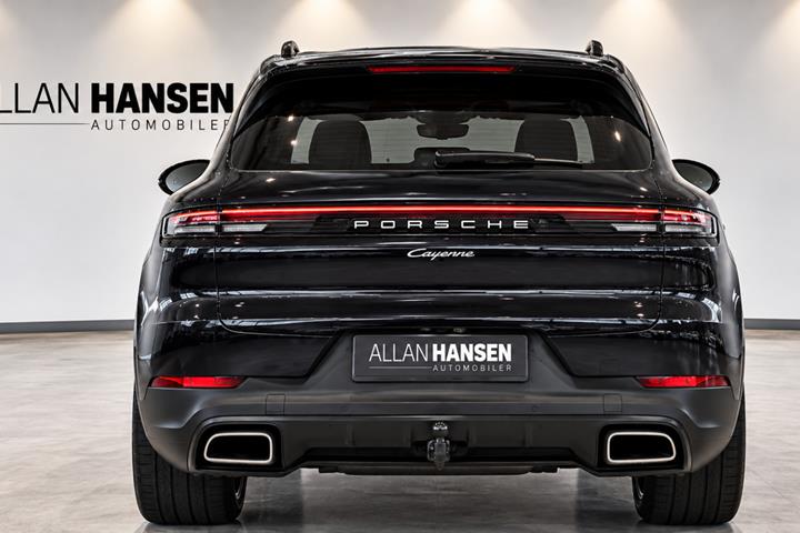 Sort Porsche Cayenne fra 2024