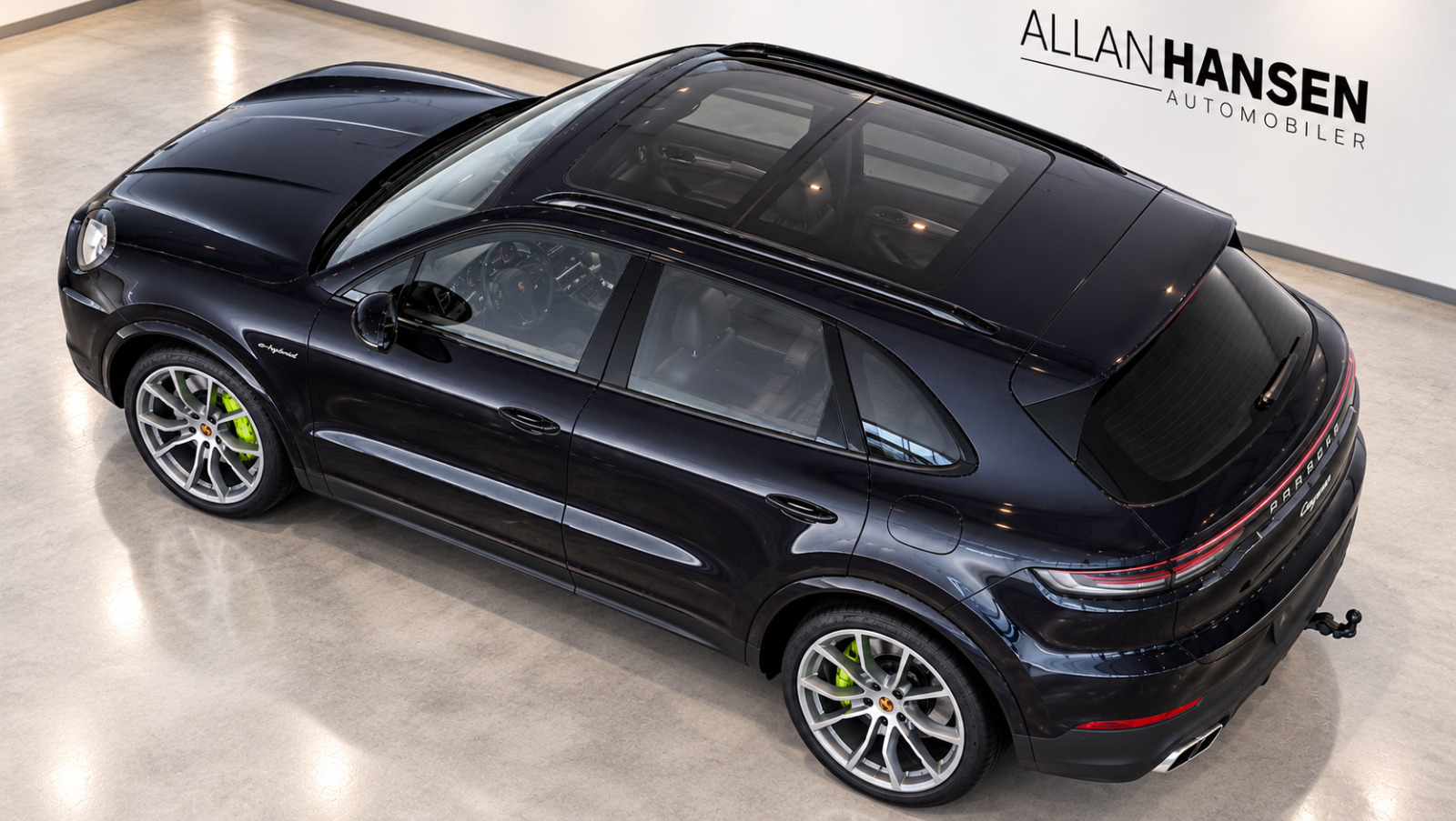 Sort Porsche Cayenne fra 2024
