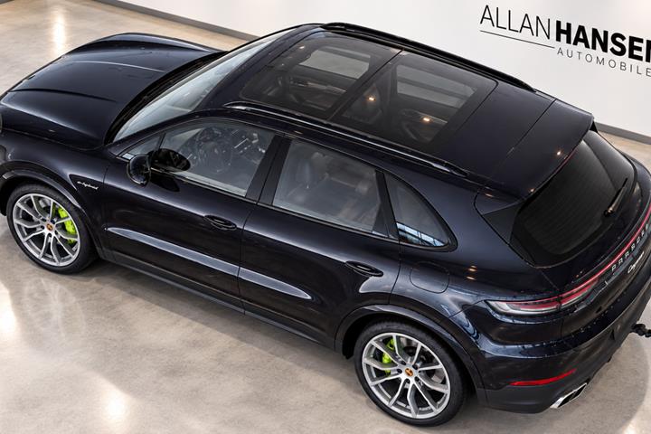 Sort Porsche Cayenne fra 2024