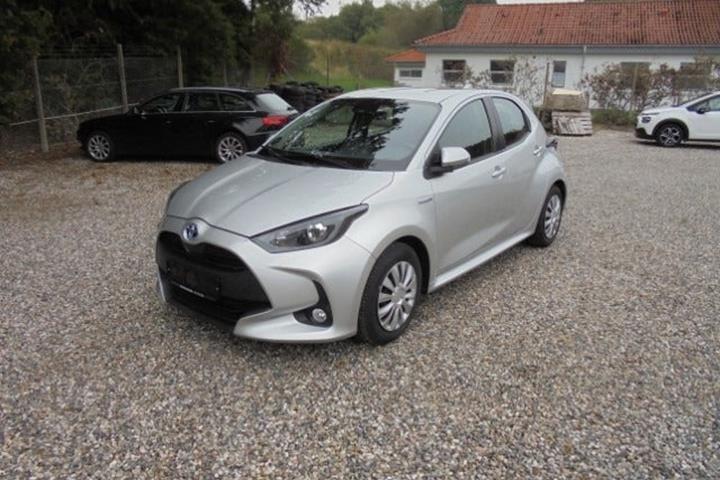 Sølv Toyota Yaris fra 2021 set udefra