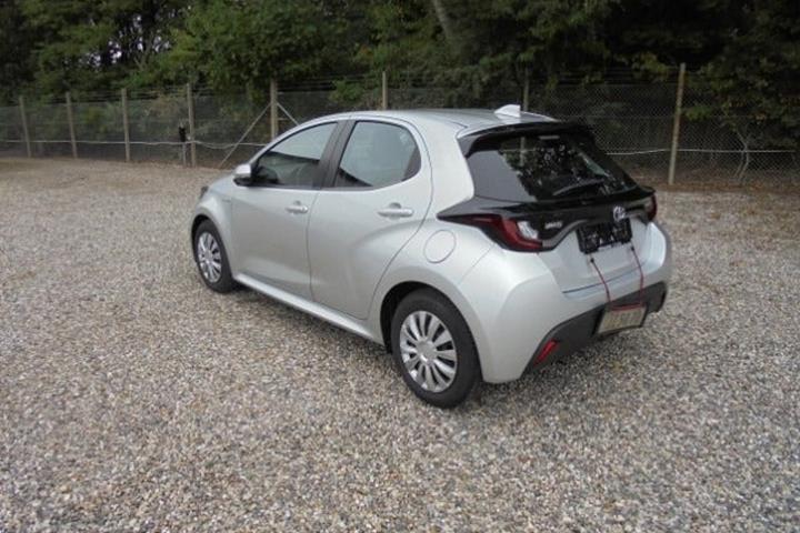 Sølv Toyota Yaris fra 2021