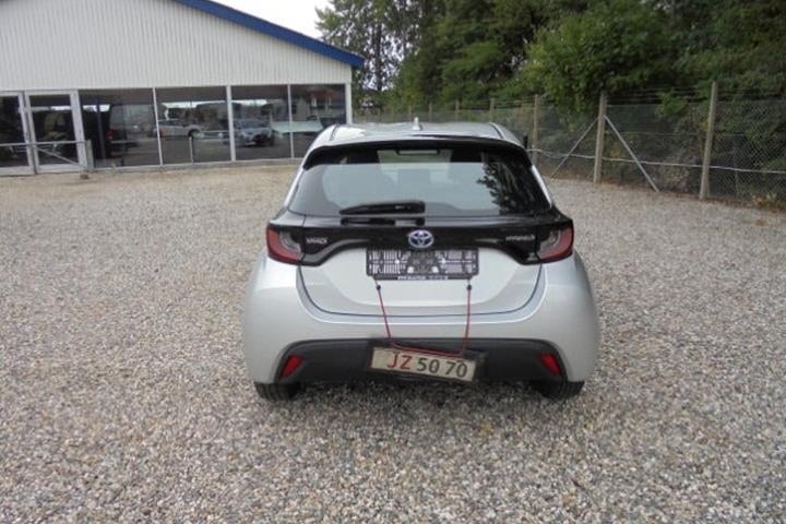 Sølv Toyota Yaris fra 2021