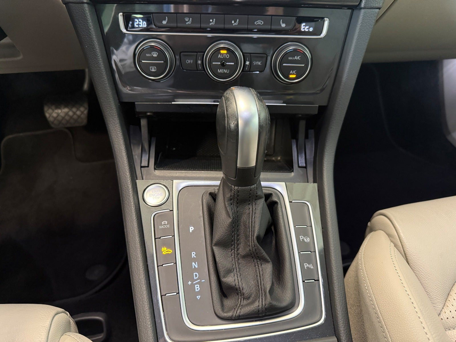 Hvid VW e-Golf VII fra 2020