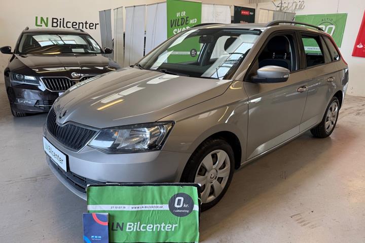Beige Skoda Fabia fra 2015 set udefra