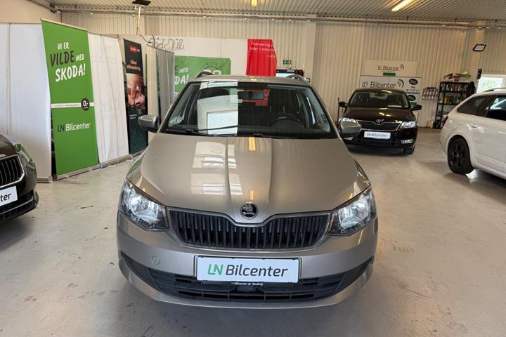 Beige Skoda Fabia fra 2015