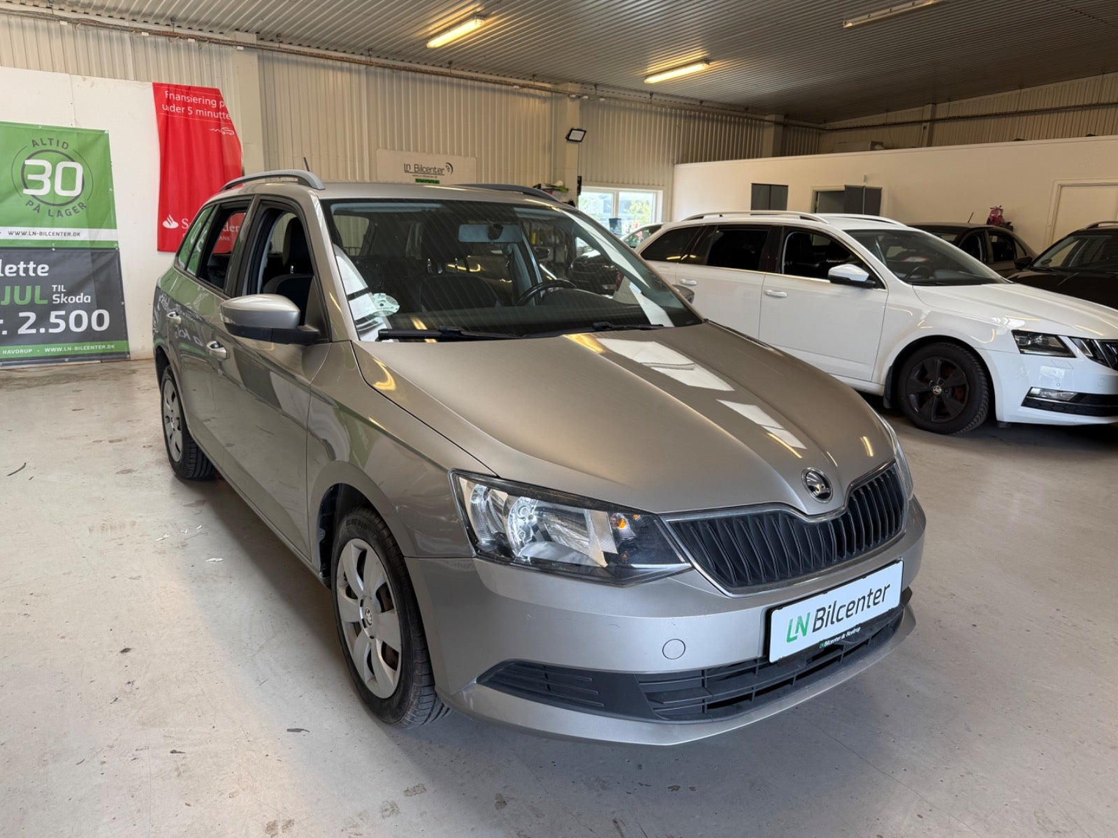 Beige Skoda Fabia fra 2015