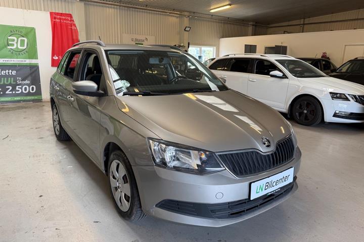Beige Skoda Fabia fra 2015