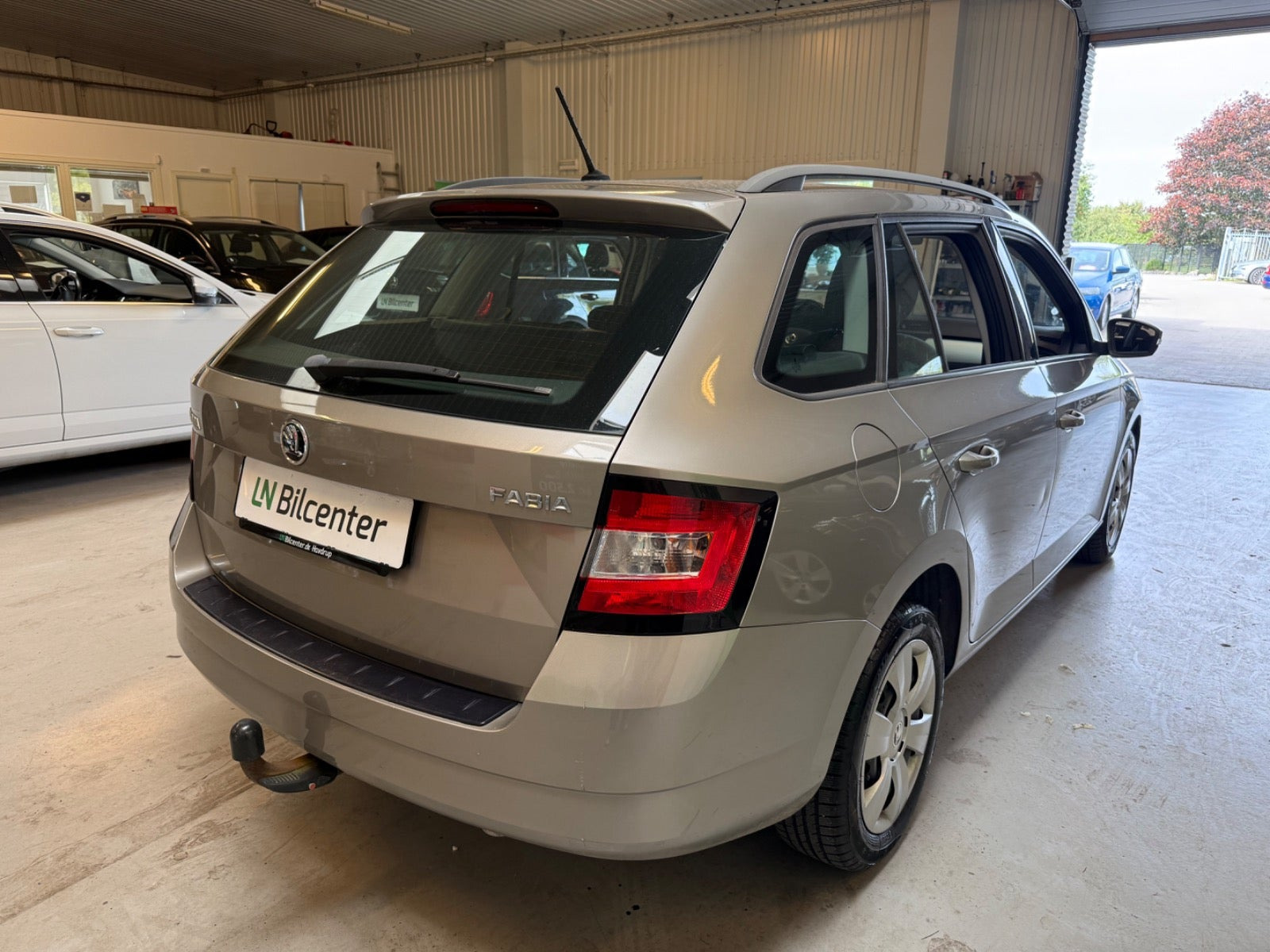 Beige Skoda Fabia fra 2015