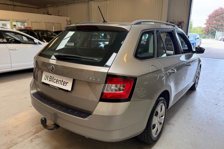 Beige Skoda Fabia fra 2015