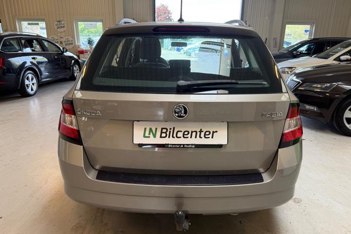 Beige Skoda Fabia fra 2015